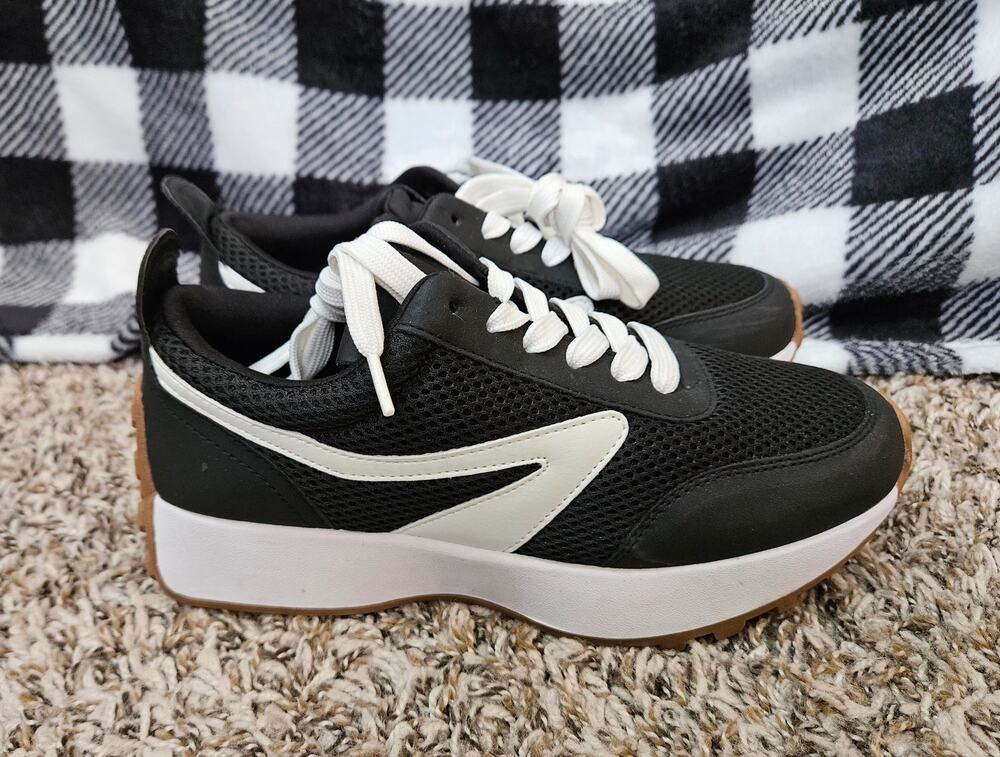 Dolce Vita Braiden Platform Sneakers Womens 7 Black White Chunky Casual Shoes